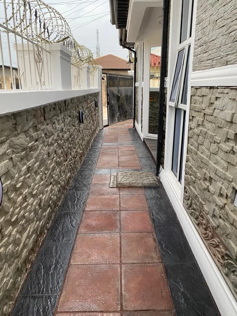 Commercial paving stones yard for heavy duty use